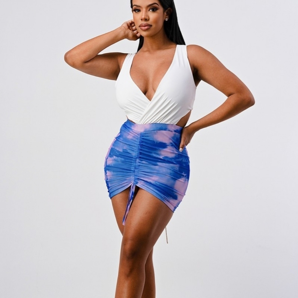 Beautiful chained back deep v dress